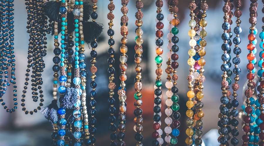 How to Pack Necklaces Without Tangling When Traveling - The Travel Method