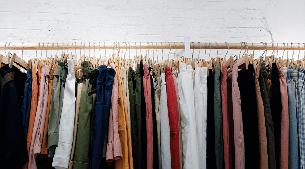 Selling your old clothes for some extra cash - ABC Everyday