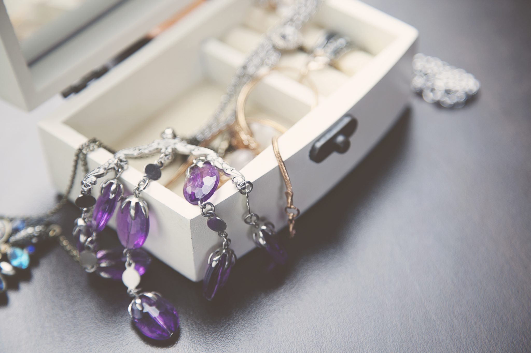 How To Pack Necklaces Without Tangling & Pack Jewelry for Moving