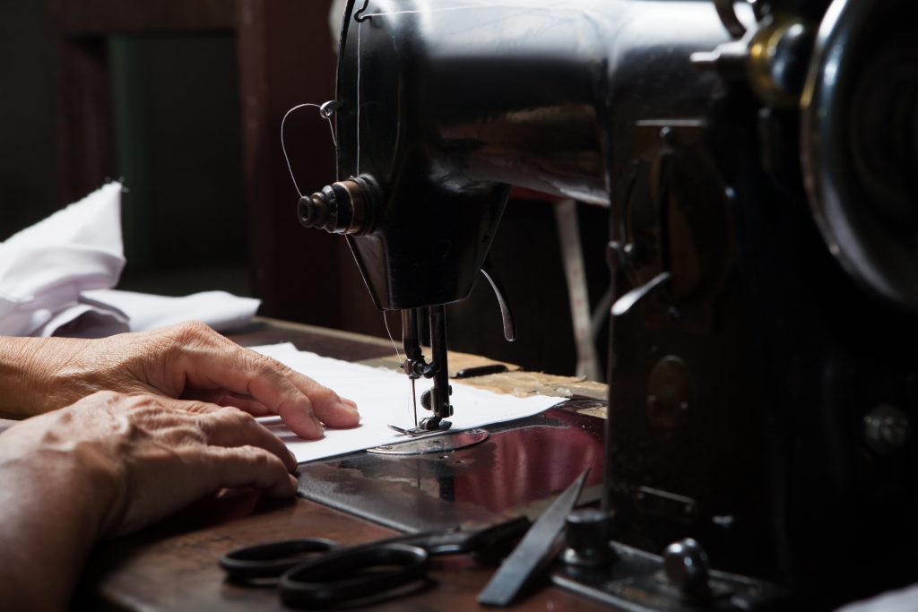 Antique Sewing Machine: How to Determine Its Value 