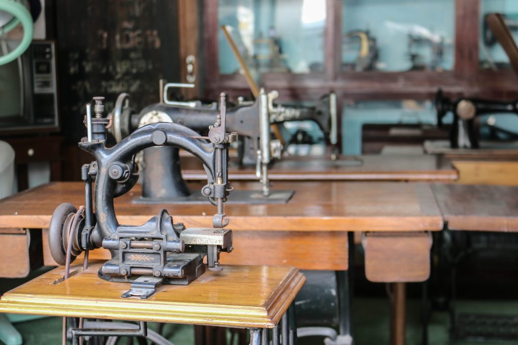 Antique Sewing Machine: How to Determine Its Value 